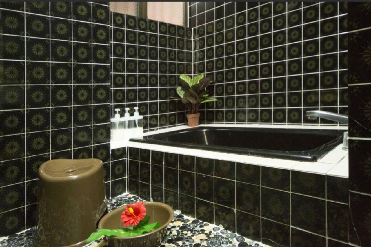 Guest House Matsuyama นาฮะ ภายนอก รูปภาพ
